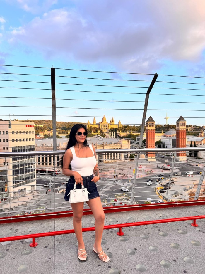 ESTA PRINCESA QUIERE CONOCERTE VEN A VIA JULIA