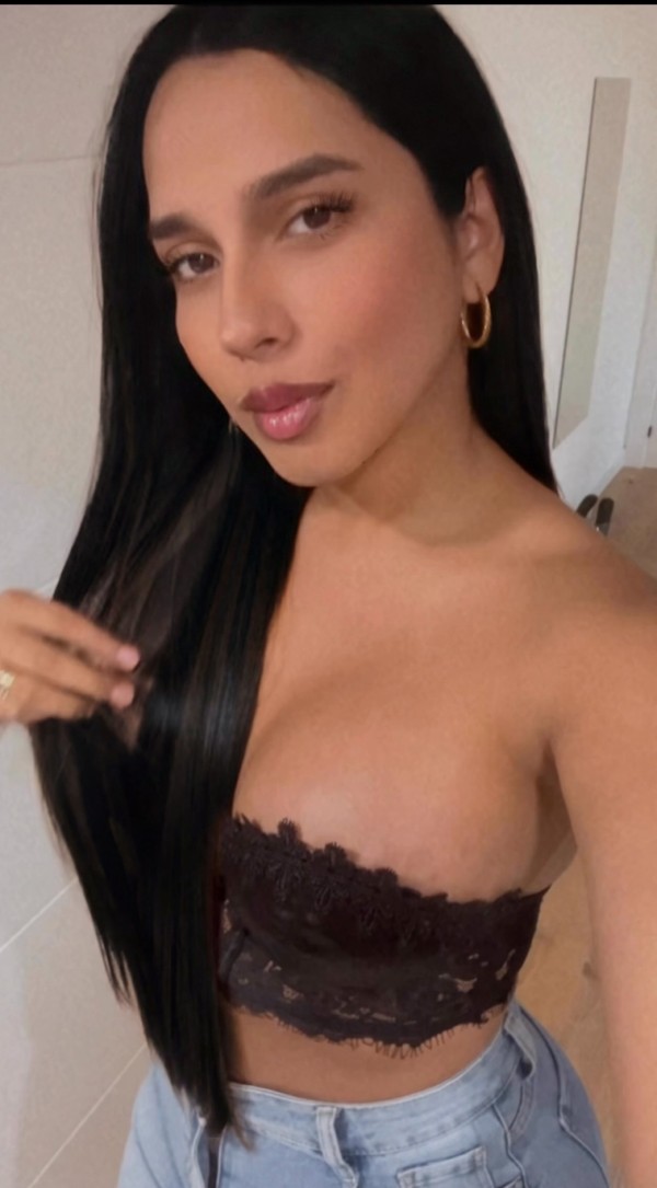 MUJER CON POLLA REAL SIN ENGAÑO ,FOTOS CASERAS