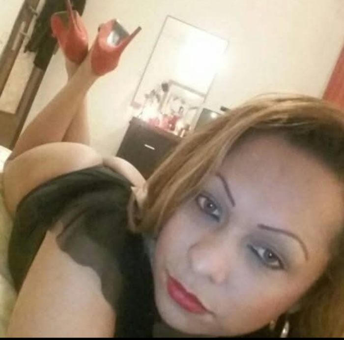 Bella travesti con ganas de correrme