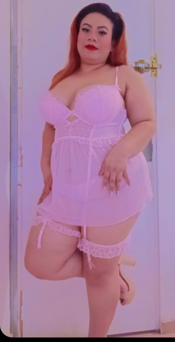 CHICA CURVI GUARRILLA Y VICIOSA EN SEVILLA