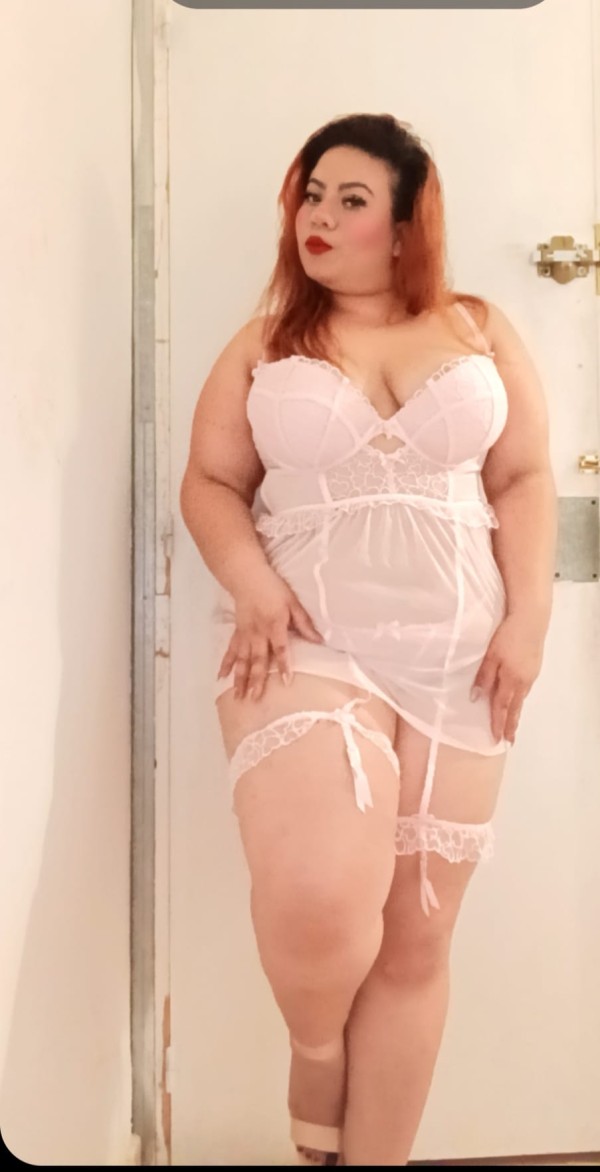 CHICA CURVI GUARRILLA Y VICIOSA EN SEVILLA