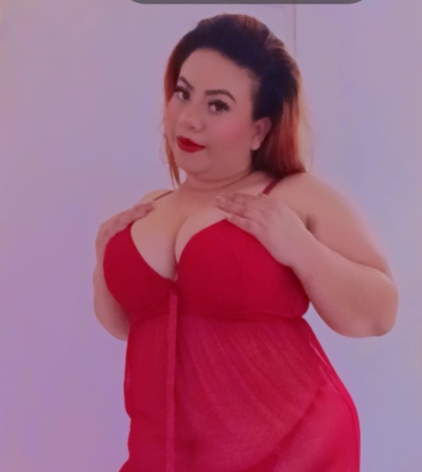 CHICA CURVI GUARRILLA Y VICIOSA EN SEVILLA