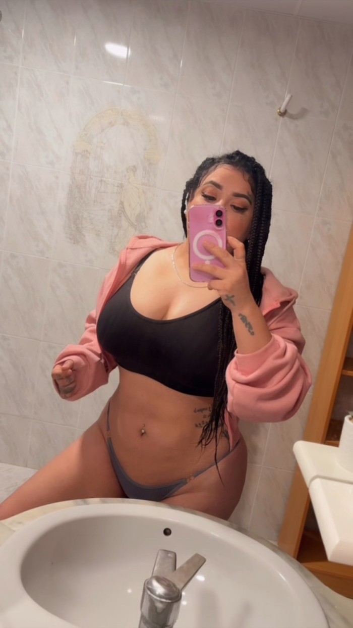 EXPLOSIVA Y MUY COMPLACIENTE