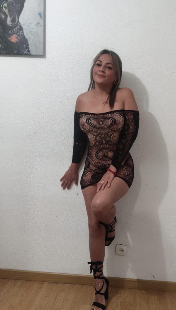 COMPLACIENTE IMPLICADA FIESTERA
