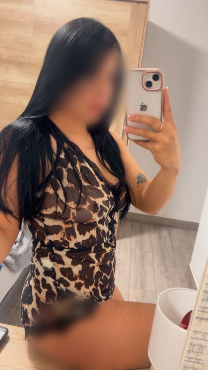 Sexosa cachonda caliente cañera