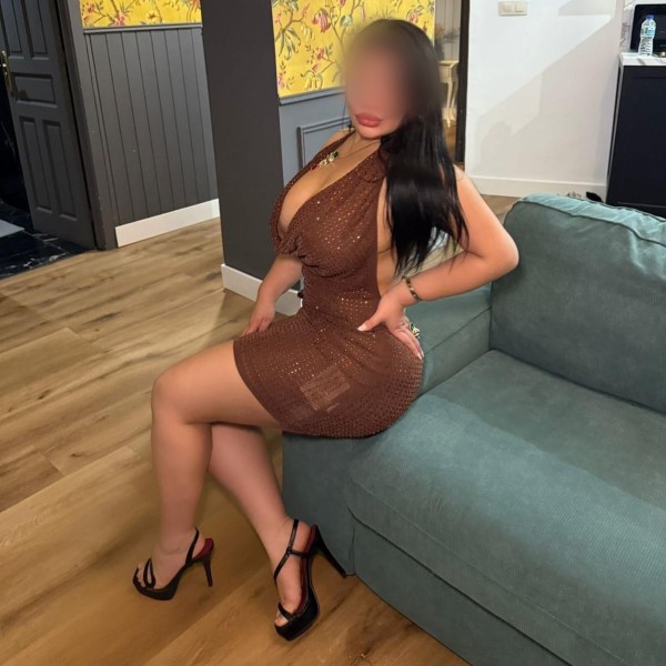 Yuvanna super joven cachonda y fiestera