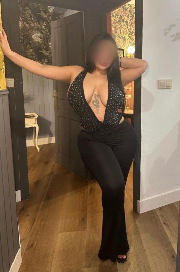 Yuvanna super joven cachonda y fiestera