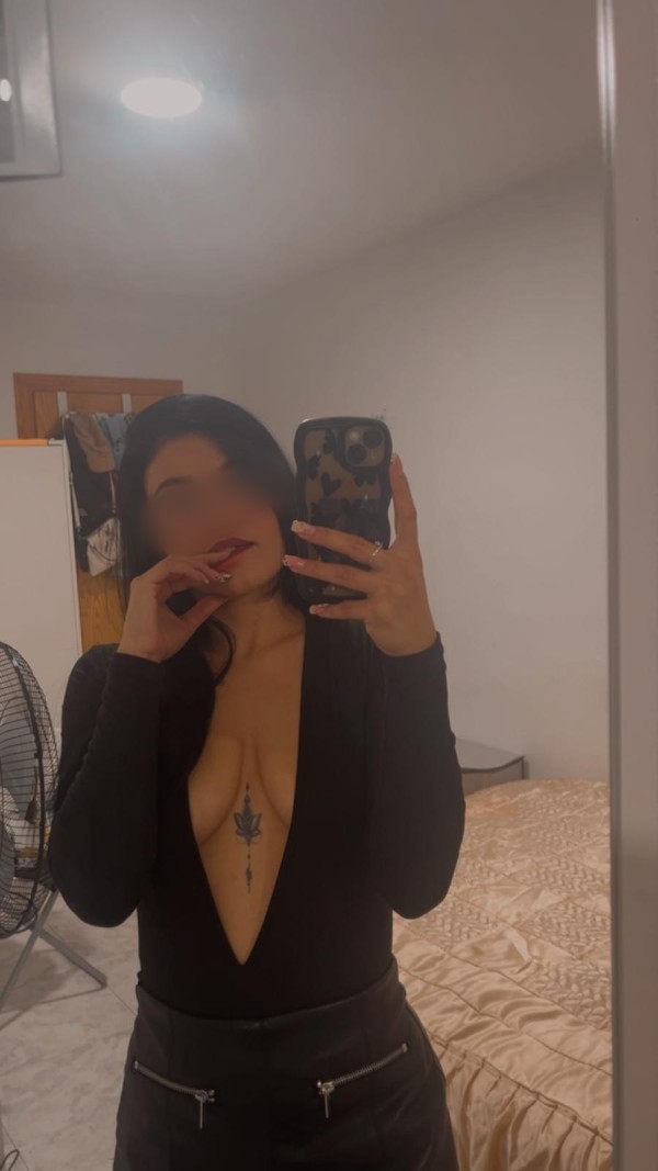VALERIA, JOVENCITA LATINA GUAPÍSIMA DE 21 AÑOS