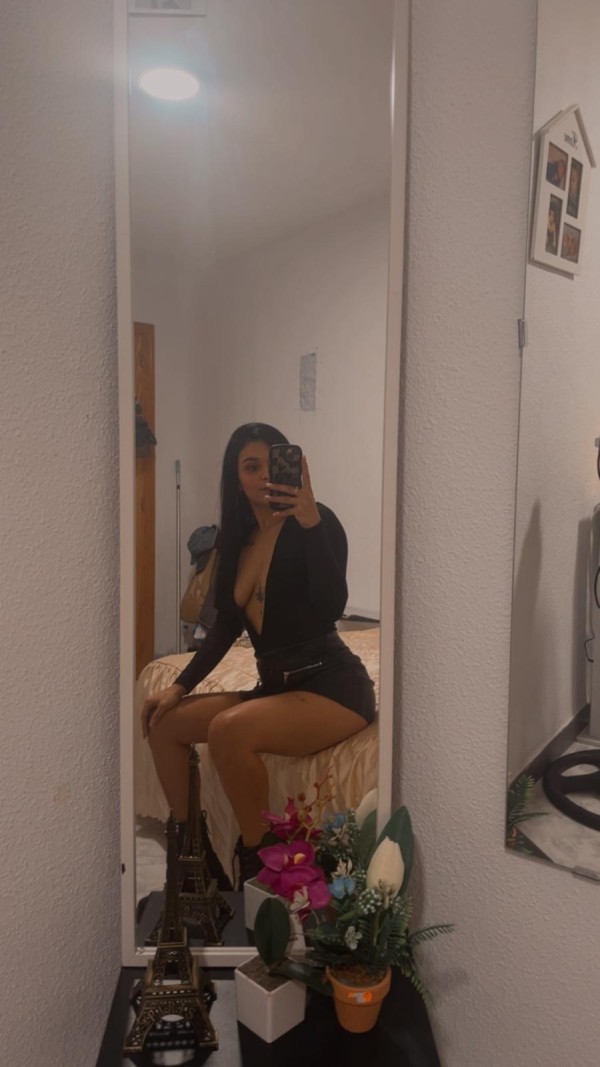 VALERIA, JOVENCITA LATINA GUAPÍSIMA DE 21 AÑOS