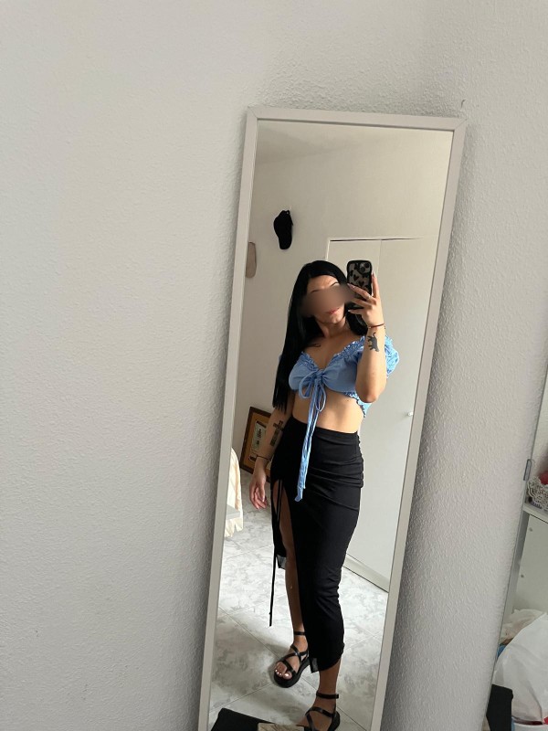 VALERIA, JOVENCITA LATINA GUAPÍSIMA DE 21 AÑOS