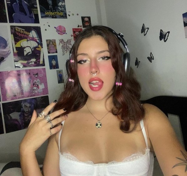 VALENTINA, BOMBA COLOMBIANA 22 AÑOS DE PURO FUEGO