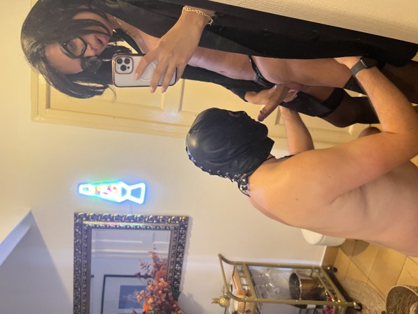 Karola masajista graduada educada elegante trans xxl dotada lechera