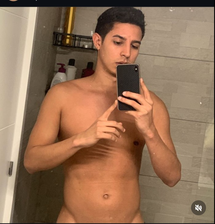 LATINO MODELO DOTADO Y COLITA HERMOSA (limpio y bien cuidado)