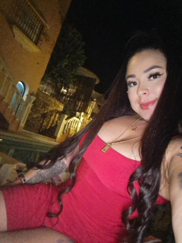 TANIA   MUJER HERMOSA  FIESTERA