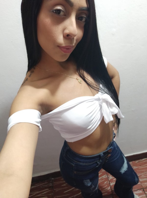 EN RUBI CON GANAS DE POLLA EN MI COÑITO