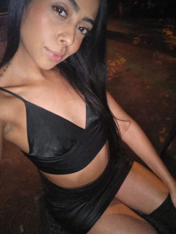 EN RUBI CON GANAS DE POLLA EN MI COÑITO