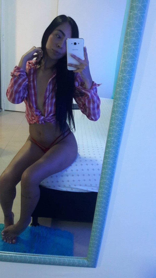 EN RUBI CON GANAS DE POLLA EN MI COÑITO