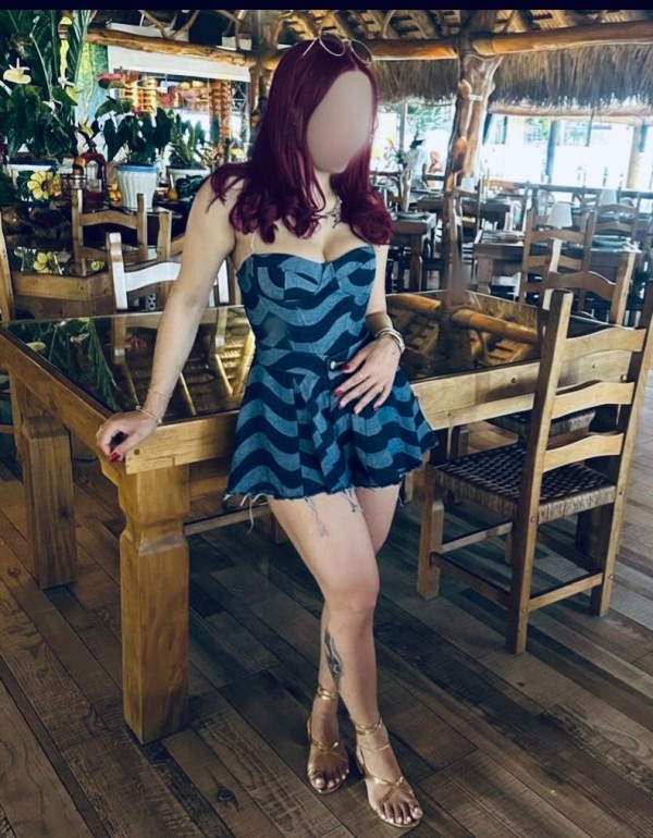 UNA MUJER IMPLICADA CAlIENTE MORBOSA FIESTERA CAÑERA 24 hs