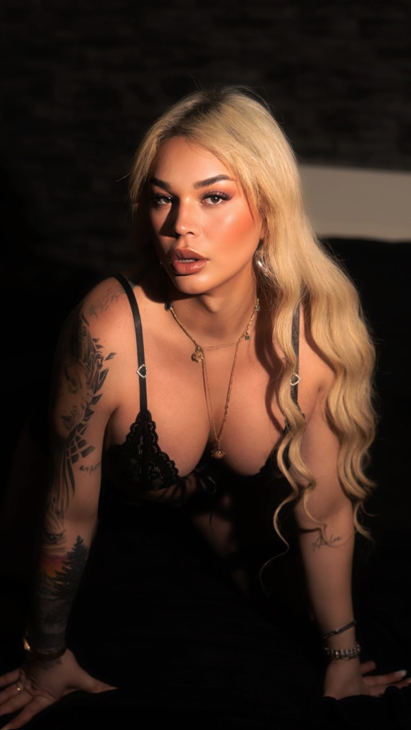 LATINA DOMINANTE MAZMORRA PROPIA