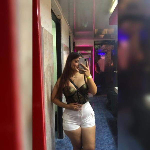 VALERIA. JAMAS TE COMISTE UN BOMBON TAN RICO EN TU VIDA