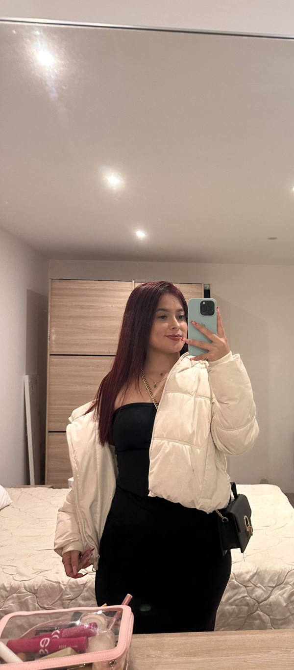 VALERIA. JAMAS TE COMISTE UN BOMBON TAN RICO EN TU VIDA