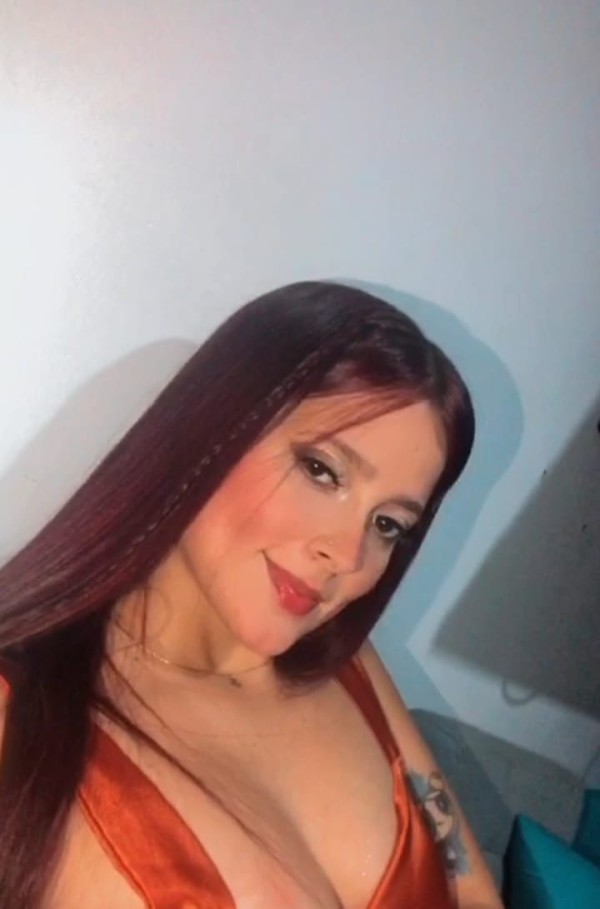 VALERIA. ¡QUIERO QUE ME FOLLES RICO HASTA NO PODER MÁS!