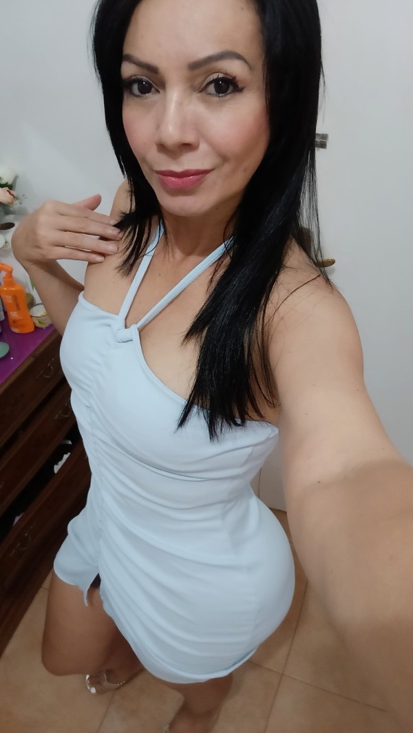 Amanda  con  curvas naturales  un encanto de mujer