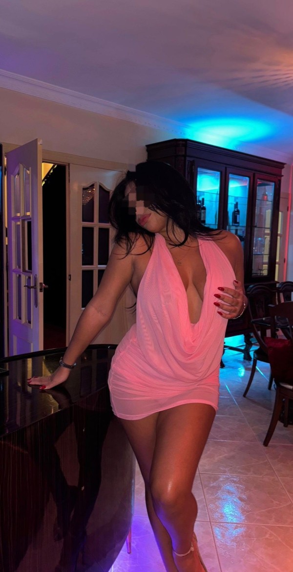 Hola mi amor soy tu sensual y muy caliente morena