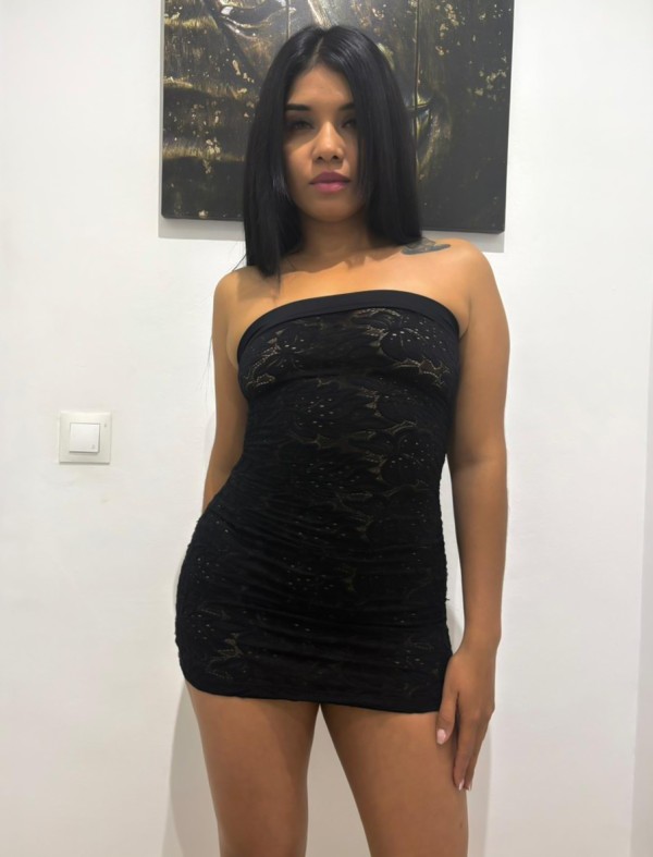 NENA, hermosa, igual que en las fotos muy alegre