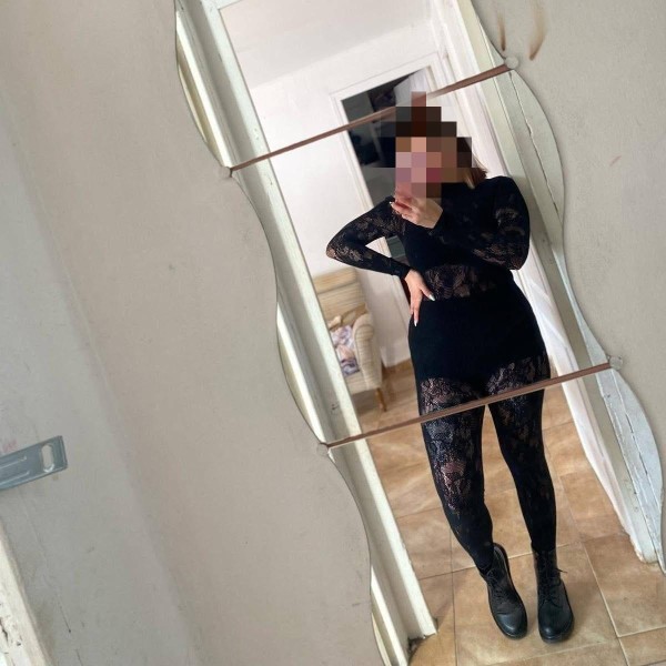 SARA Y VIOLETA EN SEVILLA, DELICADAS Y CARIÑOSAS