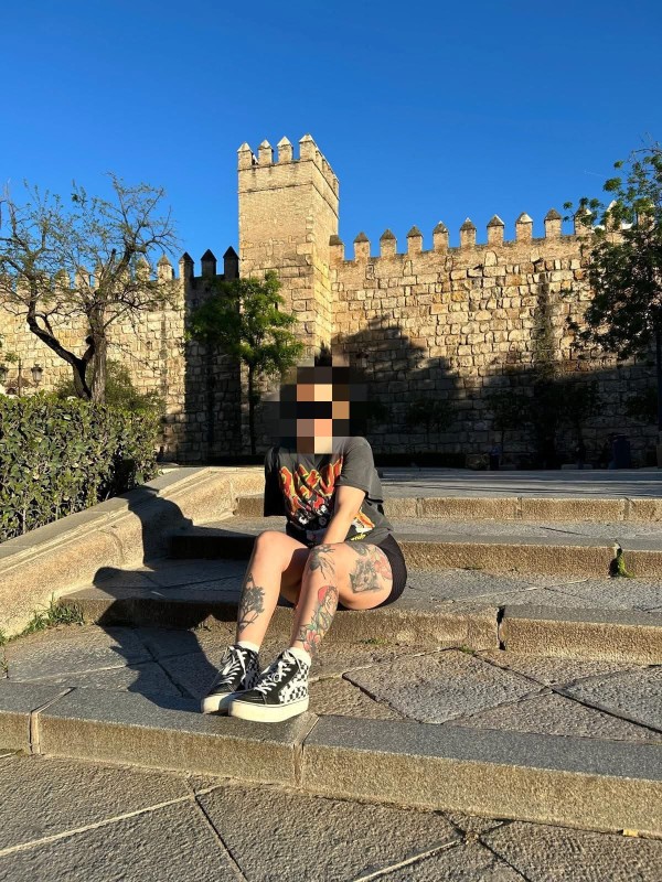 SARA Y VIOLETA EN SEVILLA, DELICADAS Y CARIÑOSAS