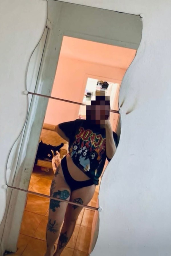 SARA Y VIOLETA EN SEVILLA, DELICADAS Y CARIÑOSAS