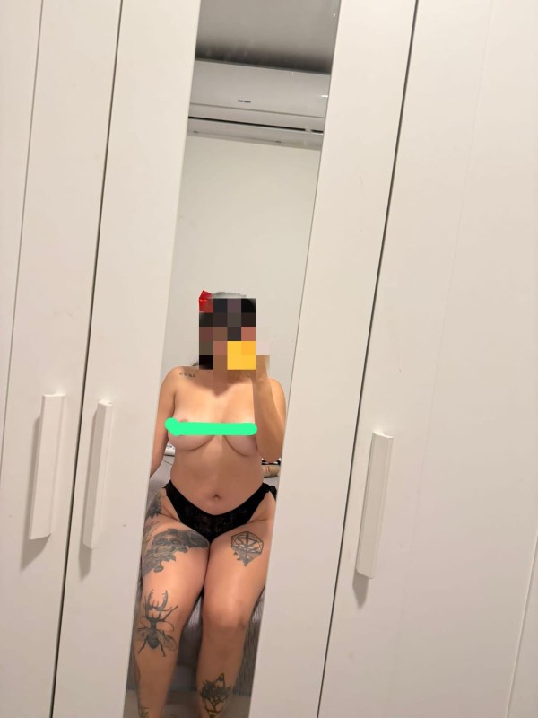 SARA Y VIOLETA EN SEVILLA, DELICADAS Y CARIÑOSAS