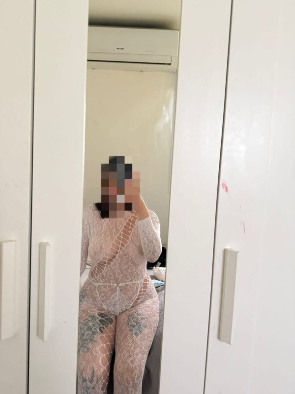 SARA Y VIOLETA EN SEVILLA, DELICADAS Y CARIÑOSAS