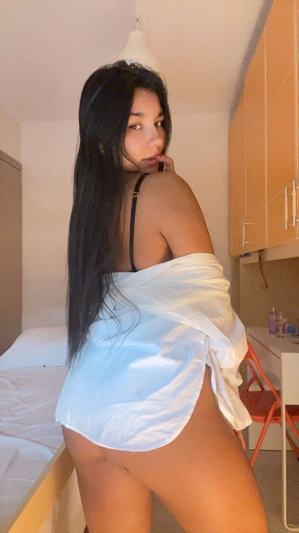 Tengo una lengua traviesa pone tu polla dura