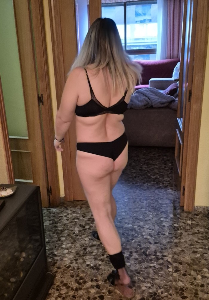 Soy muy zorra con el coño muy caliente