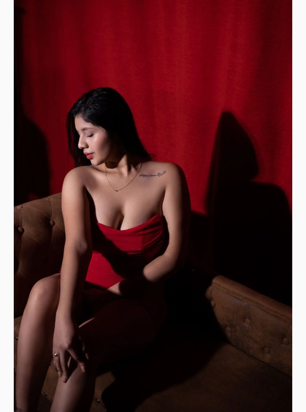 SAMANTHA . NINFOMANA Y ARDIENTE. VEN A COMERME ENTERA