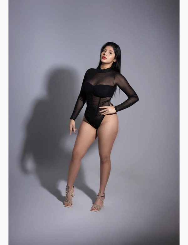 SAMANTHA . NINFOMANA Y ARDIENTE. VEN A COMERME ENTERA