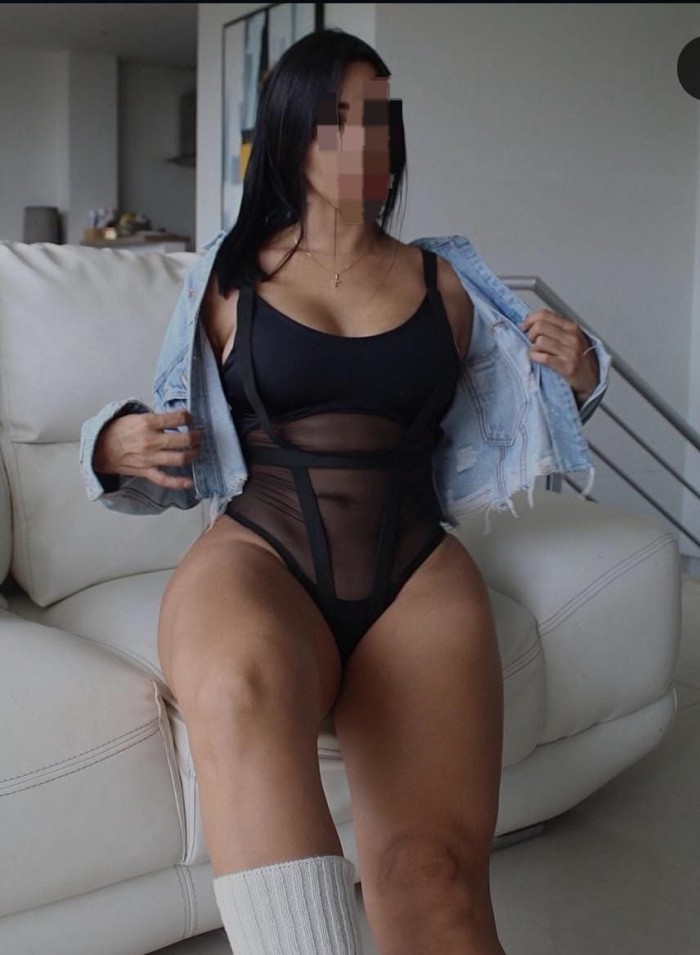 BELLA ATRACTIVA ARDIENTE FIESTERA