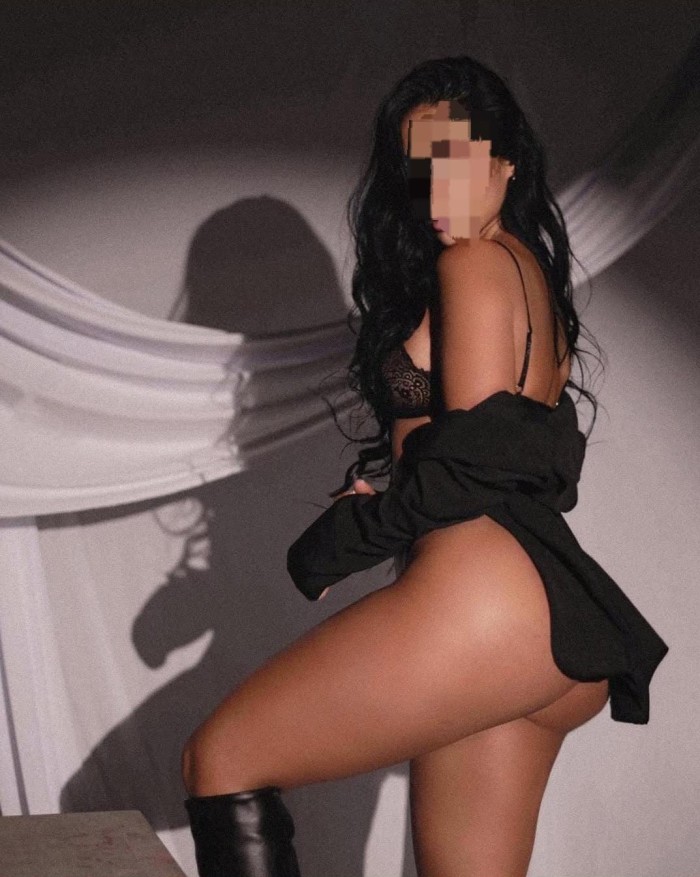 BELLA ATRACTIVA ARDIENTE FIESTERA