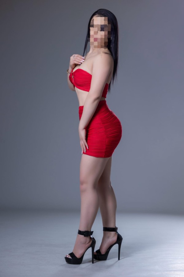 RICA, SEXY DIVERTIDA, SEXO A TOPE EN (COLLBLANC)