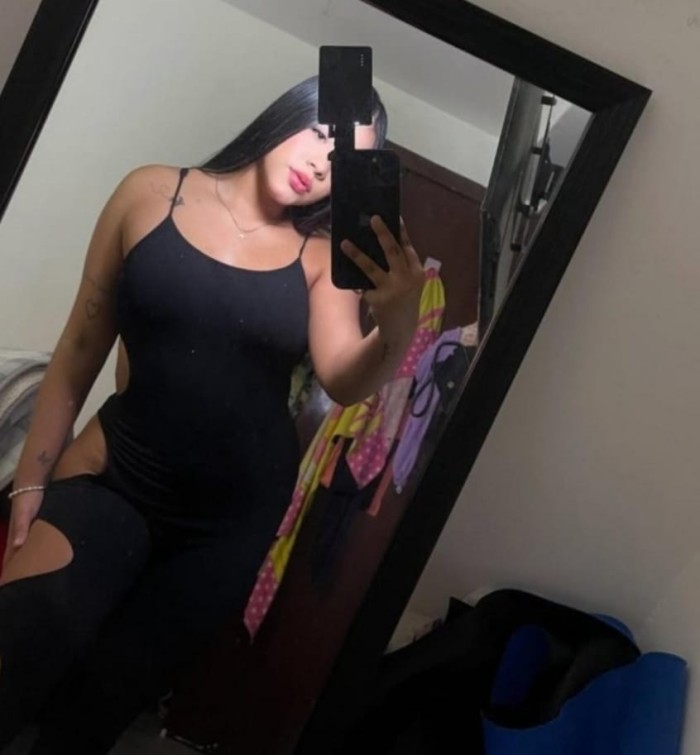 Mujer trans auténtica y con rica polla dominante
