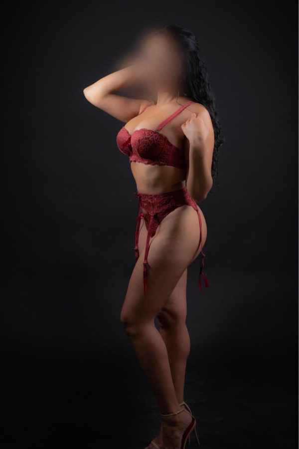 VALERIA 24 Años, MASAJISTA ERÓTICA QUE DESATA Y PROVOCA…