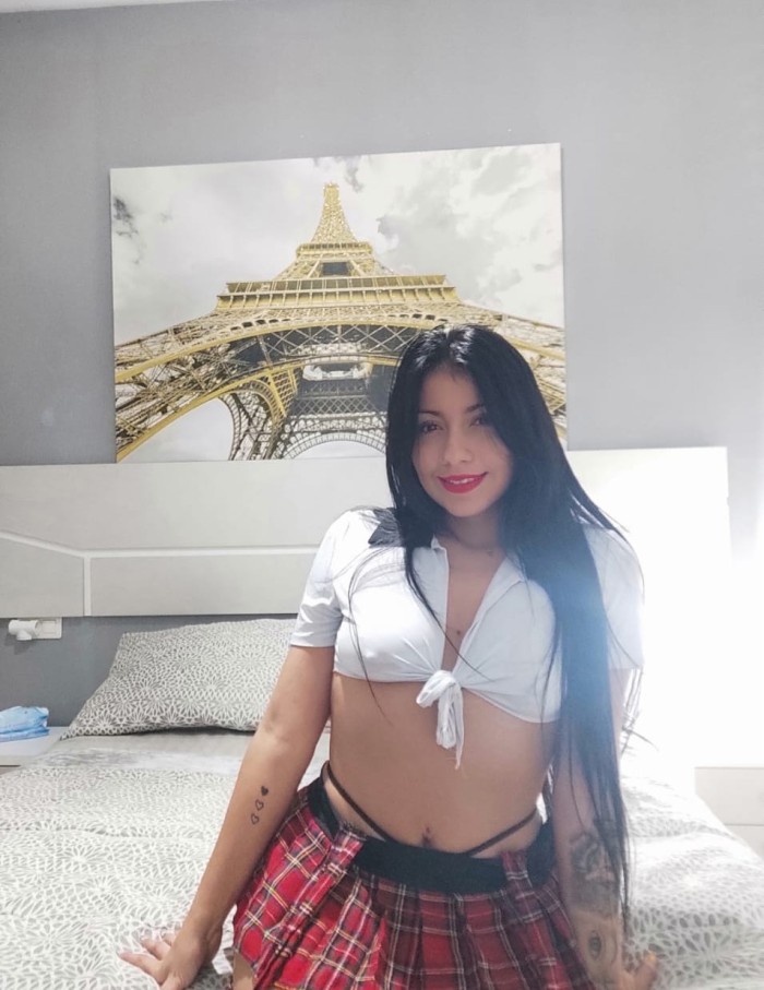 AUNTENTICA BELLEZA COLOMBIANA PRECIOSA EN EL EJIDO