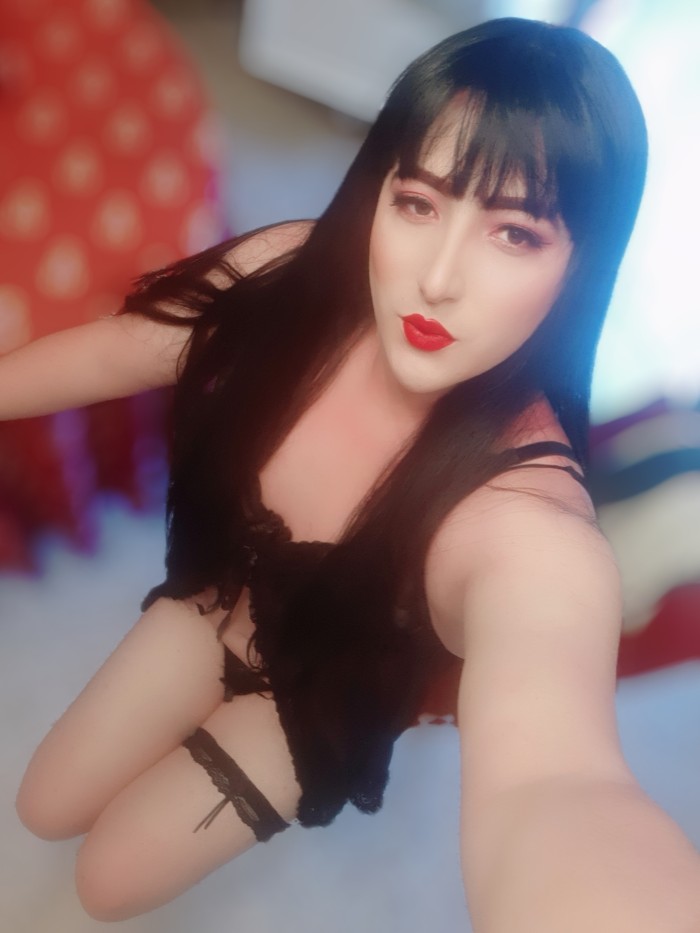 Llama ya transexual hermosa y implicada en LEON