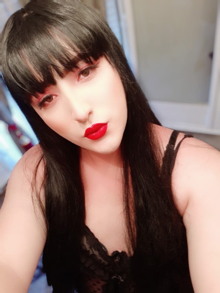 Llama ya transexual hermosa y implicada en LEON