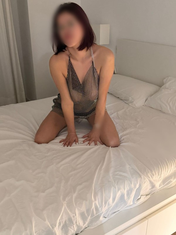 HERMOSA CACHONDA Y JUGUETONA GUARRA