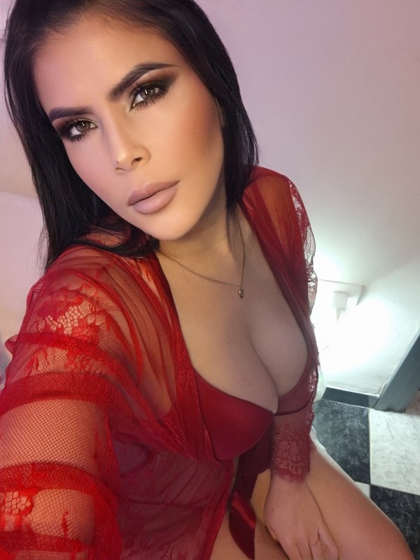 LAS LATINAS SOMOS CARIÑOSITAS Y MUY HERMOSAS