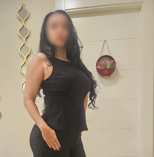 ELA MASAJISTA SENSUAL. DATE UN CAPRICHO