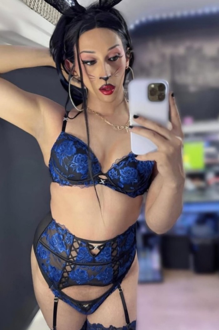 TRANSEXUAL ENPOTRADORA Y FOLLADORA NUEVA EN Oviedo